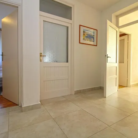 Apartment Mirjana 1906 Muntić
